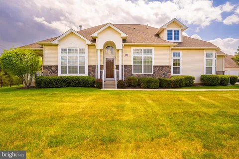 1402 Schindler Drive N Unit 1402, Monmouth Junction, NJ MLS: NJMX2009206