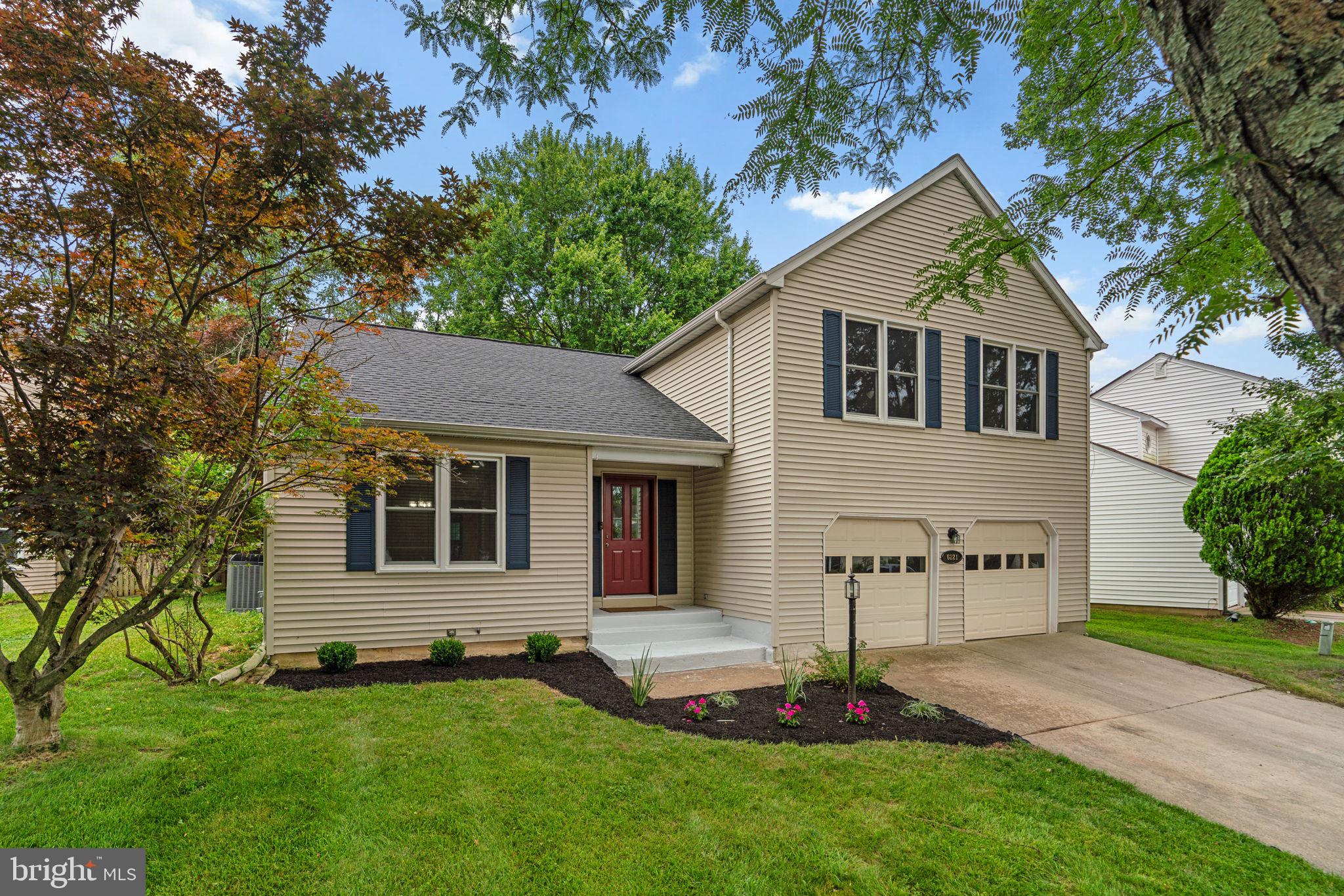 6221 LIGHT POINT PLACE