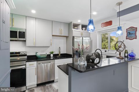 3320 S 28TH STREET 403 ALEXANDRIA VA 22302