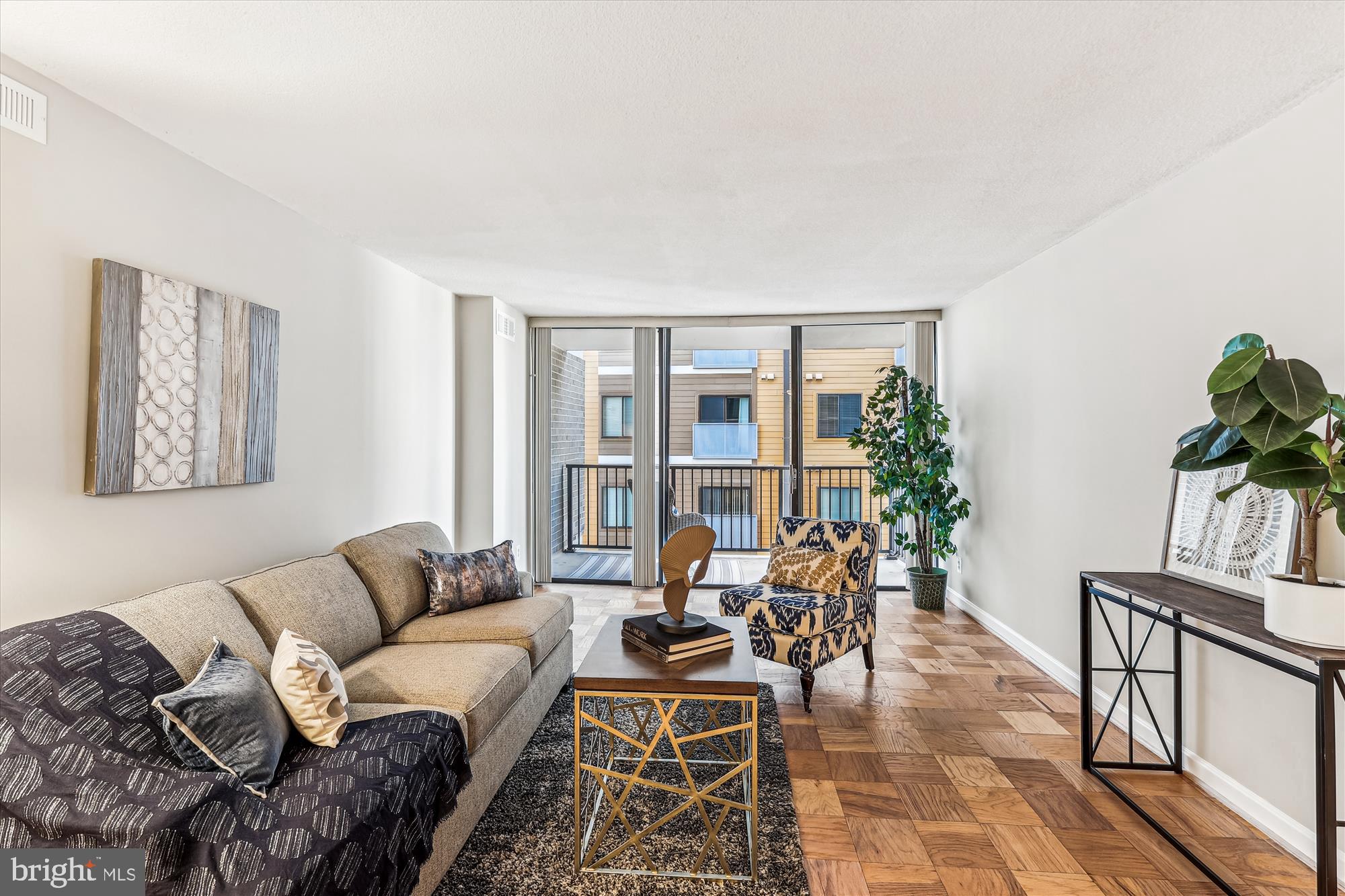 AMERICANA CENTRE - Residential