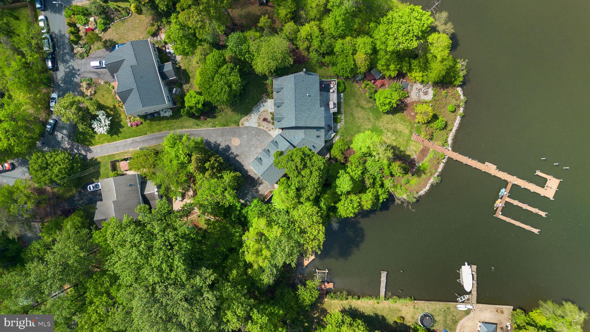 MANHATTAN MANOR - Residential