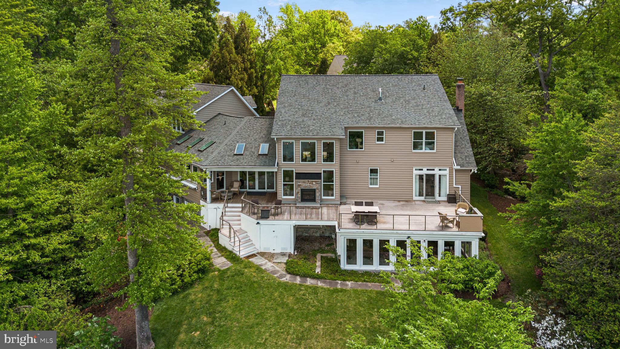 MANHATTAN MANOR - Residential