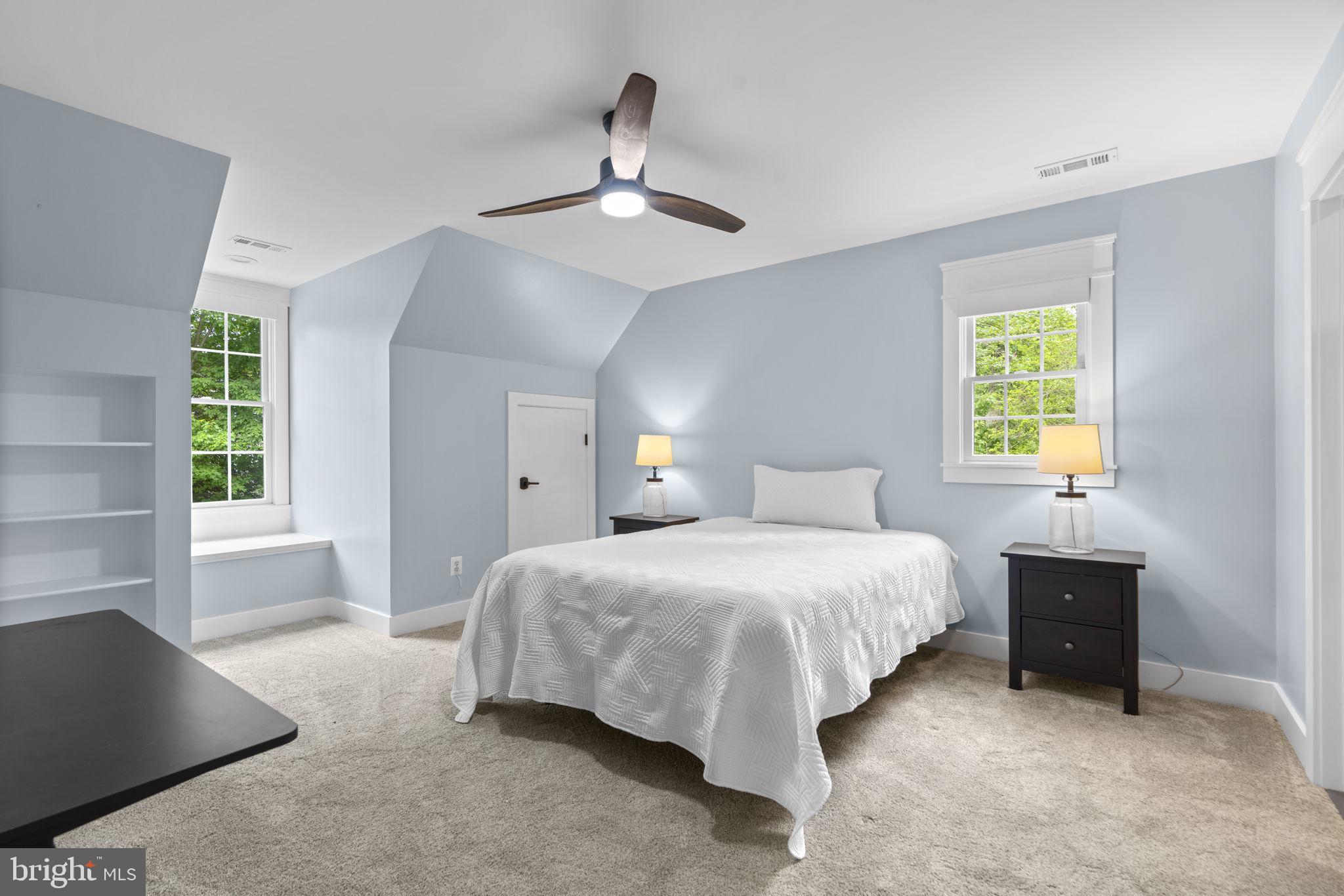 MANHATTAN MANOR - Residential