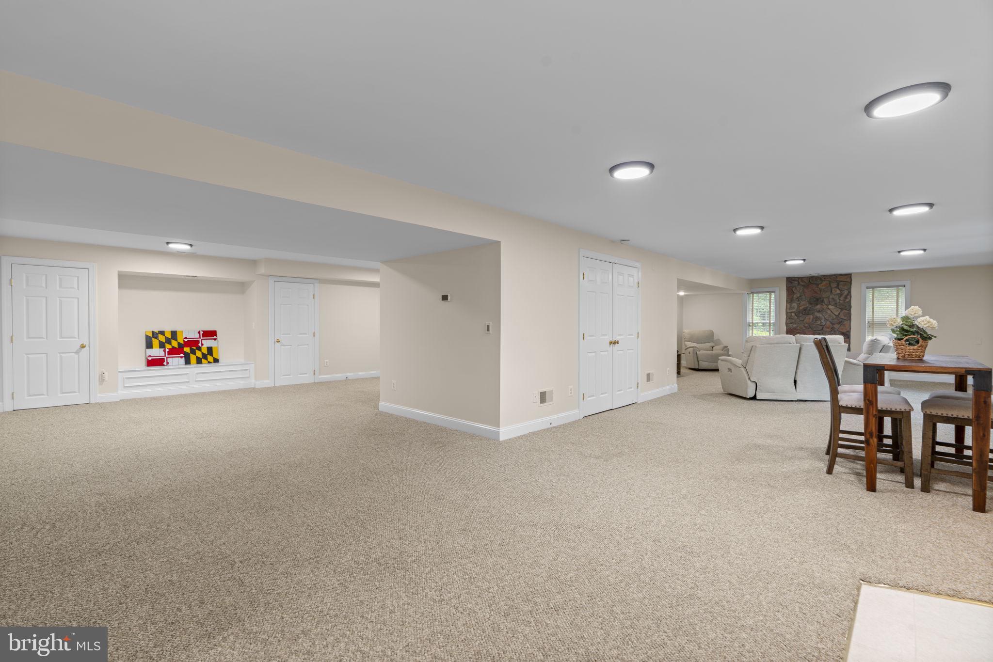 MANHATTAN MANOR - Residential