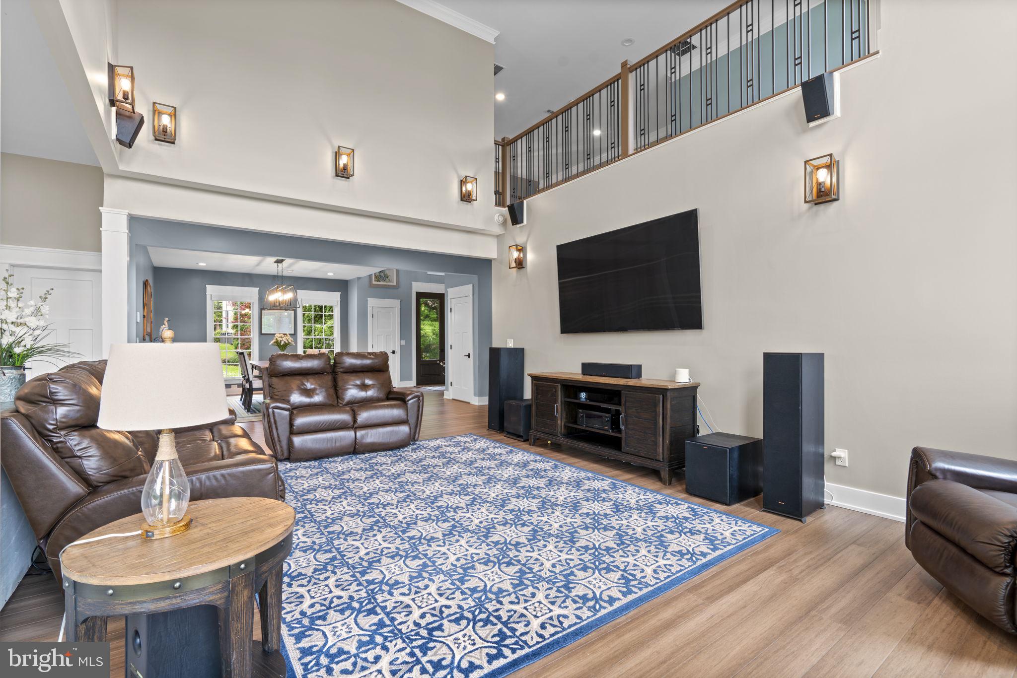 MANHATTAN MANOR - Residential