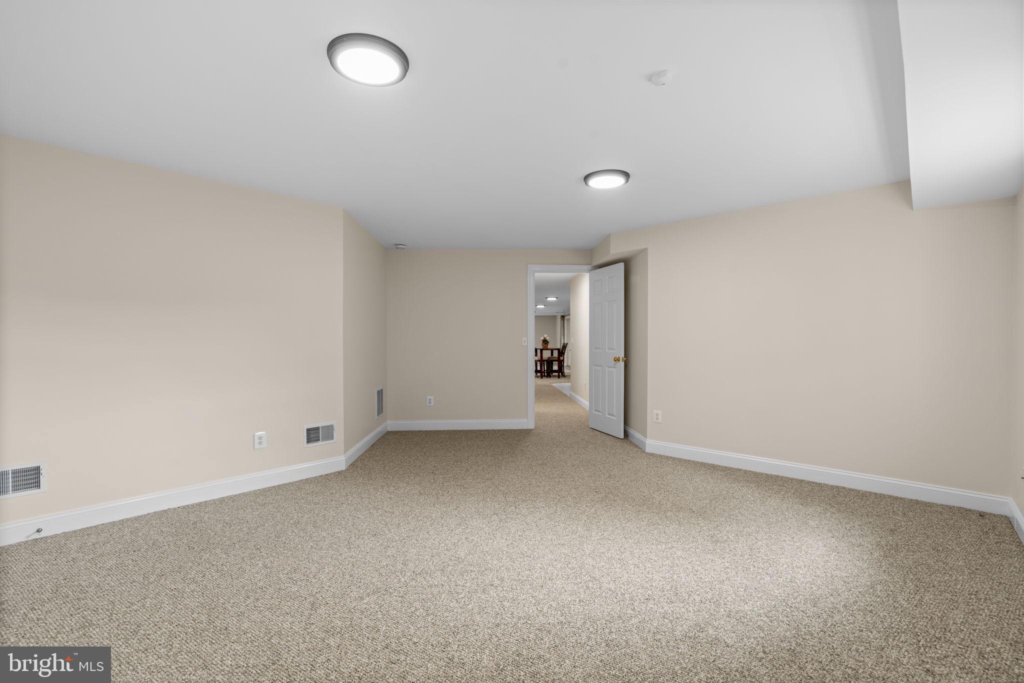 MANHATTAN MANOR - Residential
