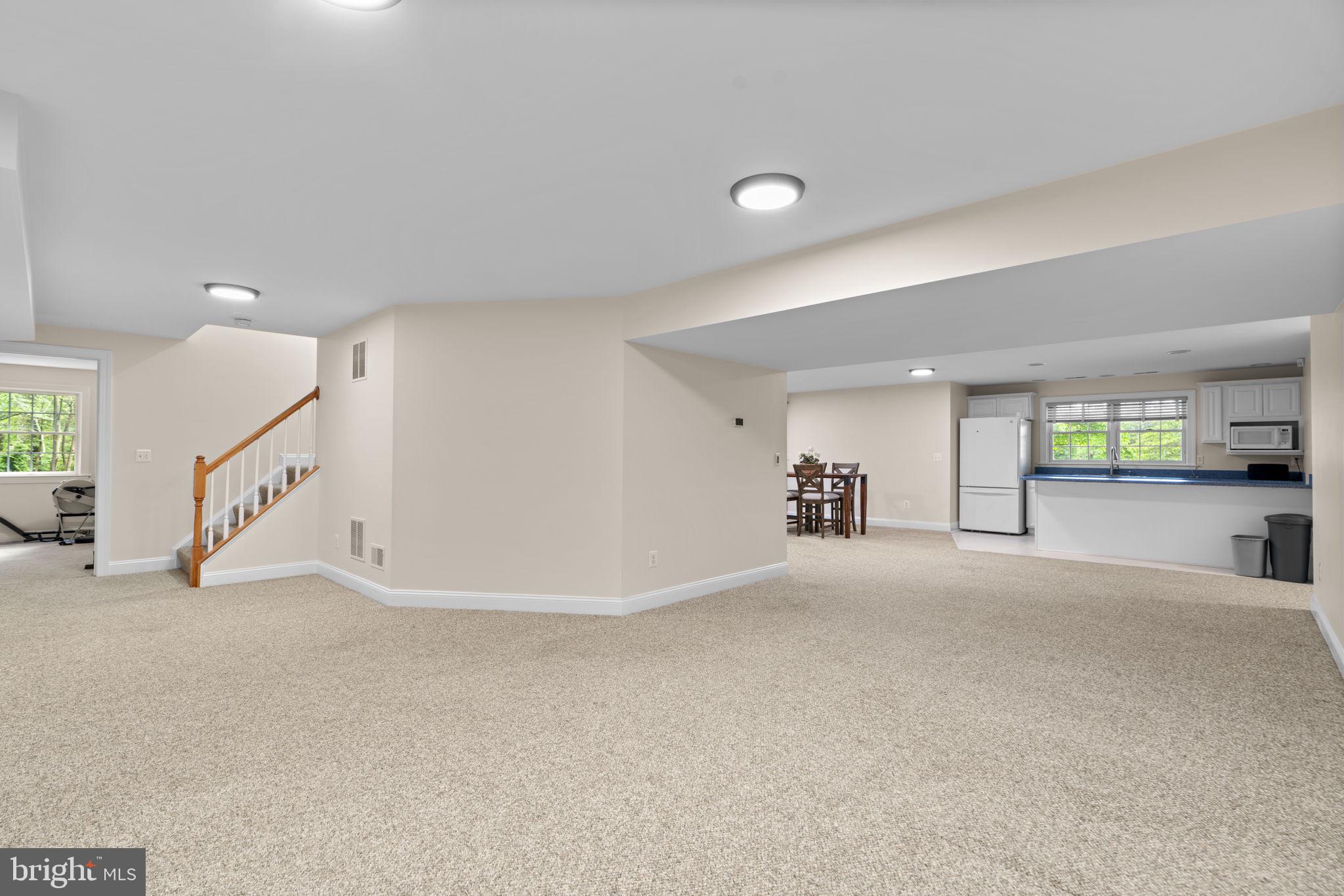 MANHATTAN MANOR - Residential