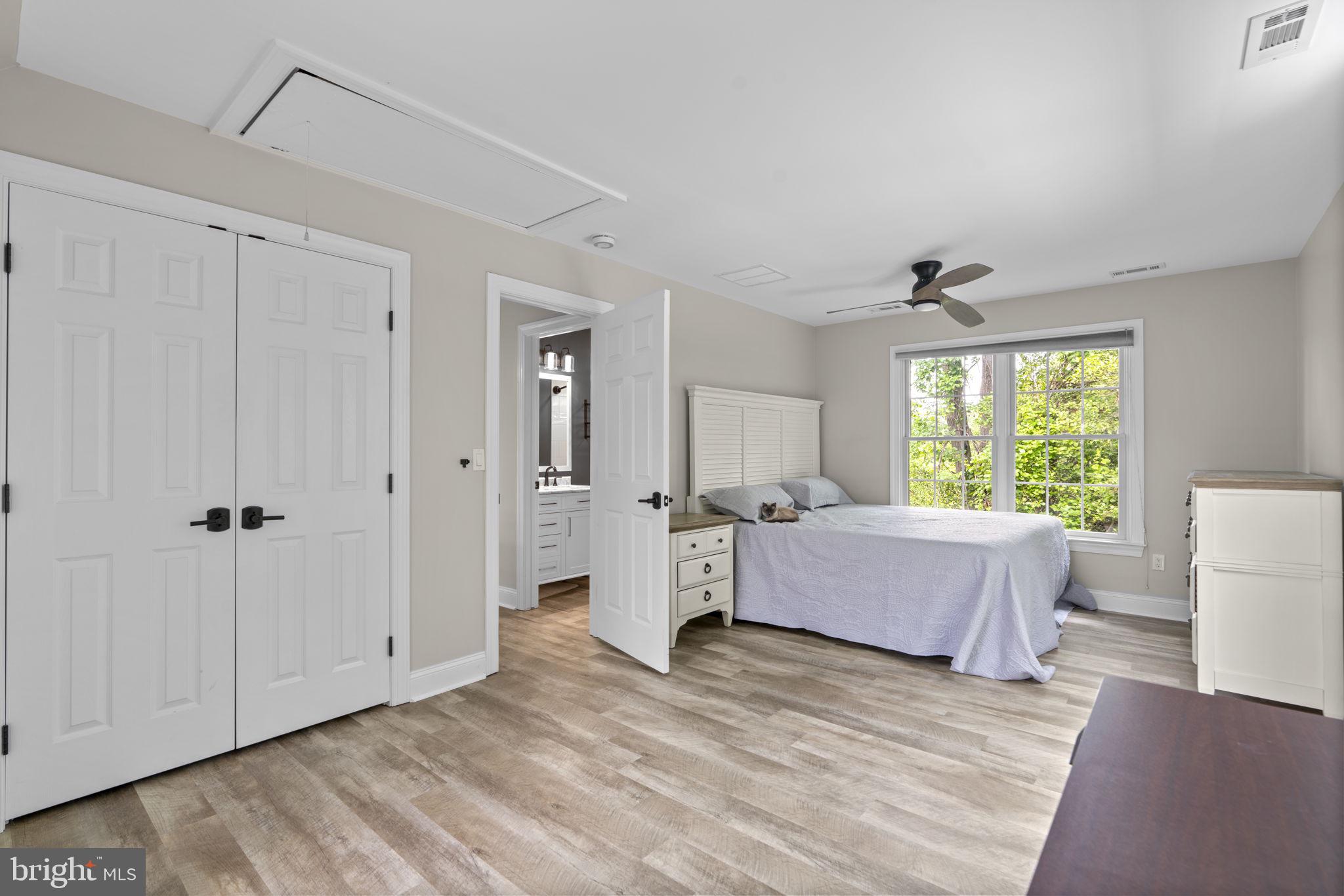MANHATTAN MANOR - Residential