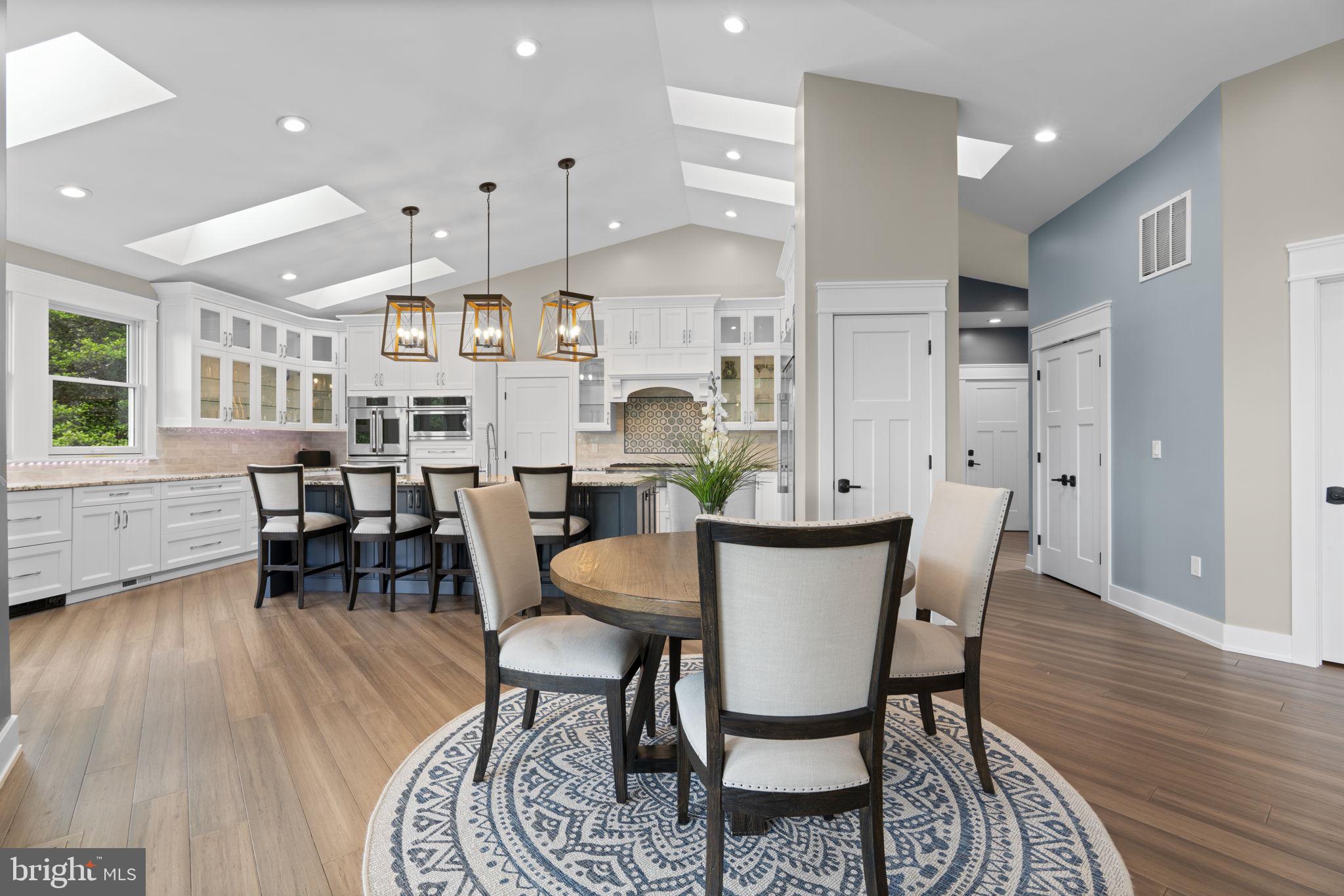 MANHATTAN MANOR - Residential