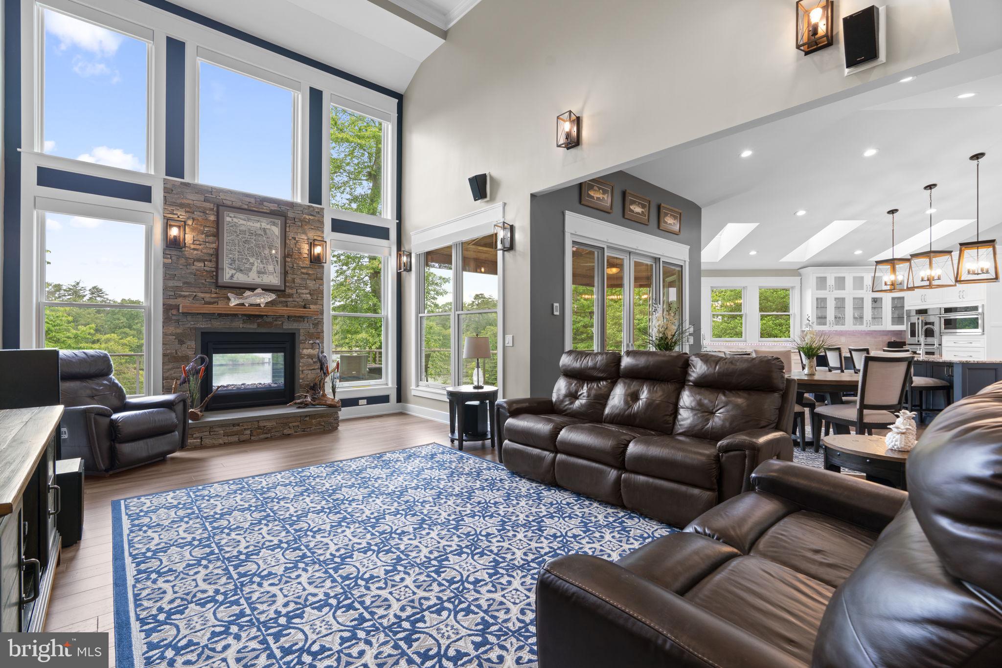 MANHATTAN MANOR - Residential