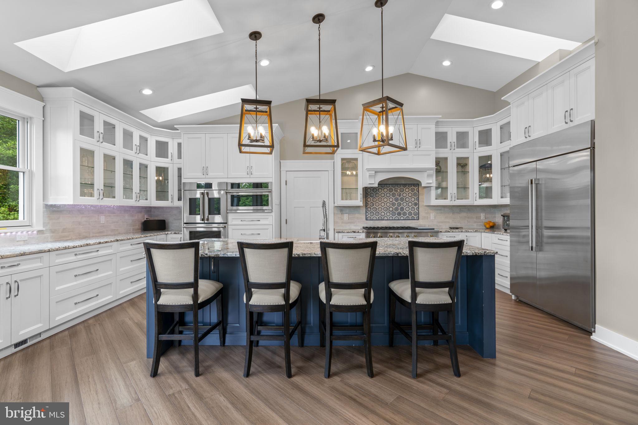 MANHATTAN MANOR - Residential