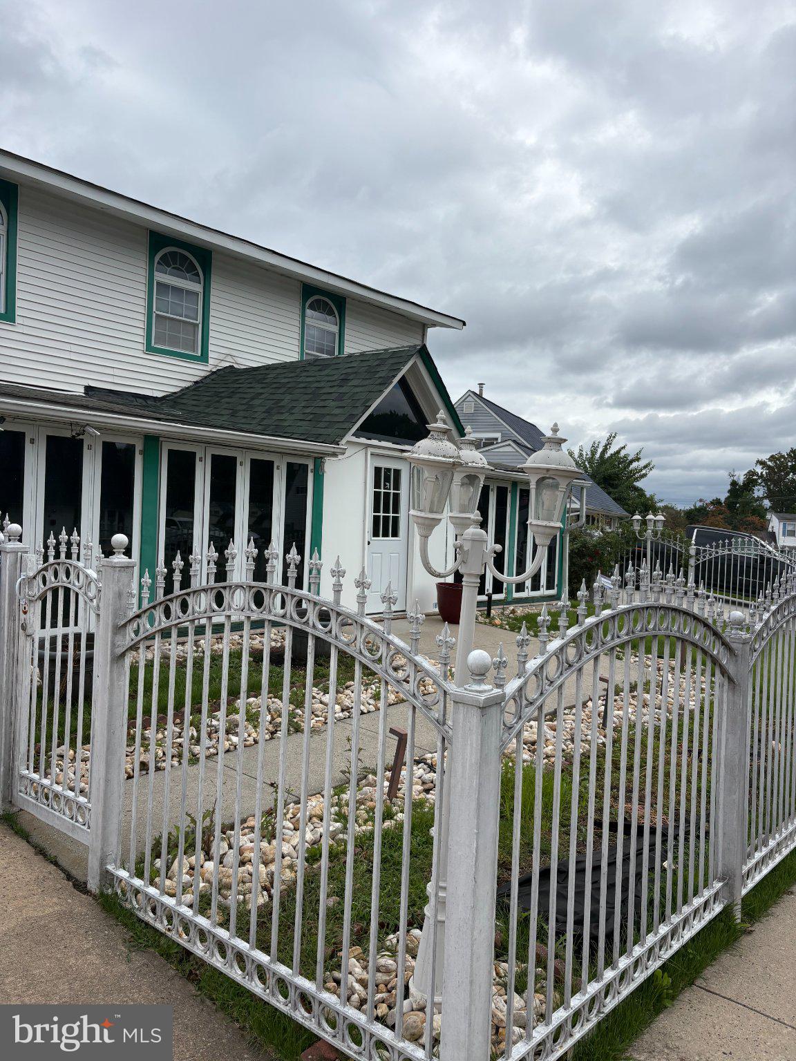 10 MIDDLE ROAD