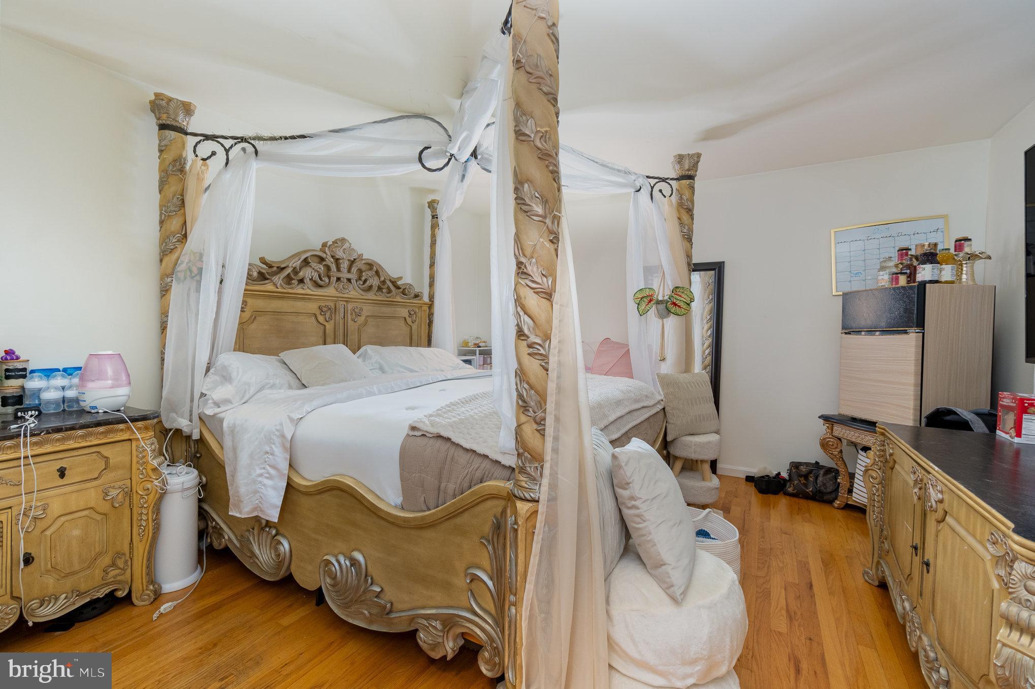 ROLLING HILLS ESTATES - Residential