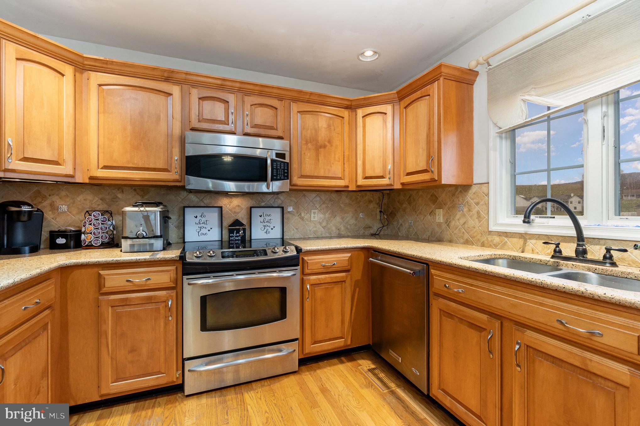 ROLLING HILLS ESTATES - Residential