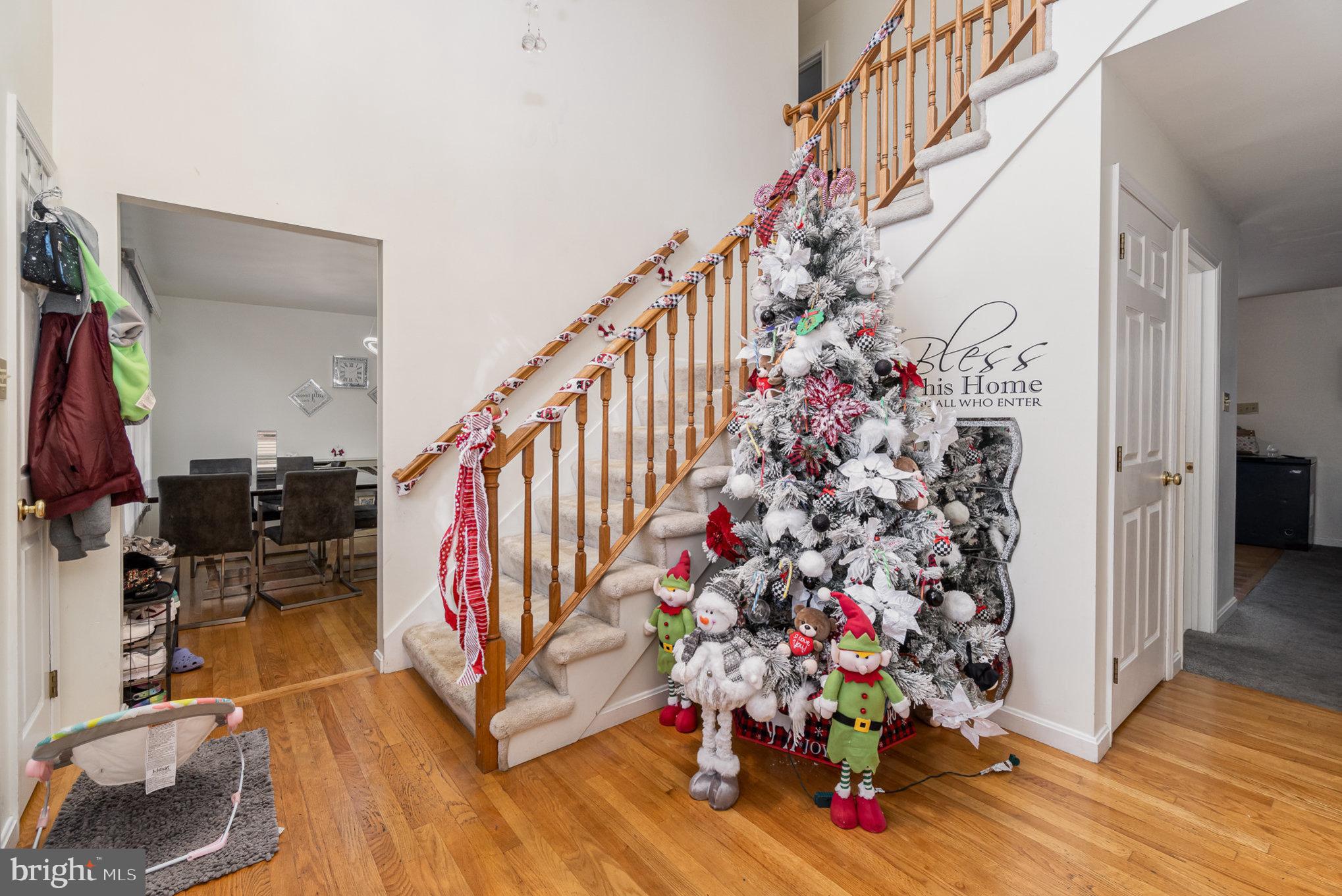 ROLLING HILLS ESTATES - Residential