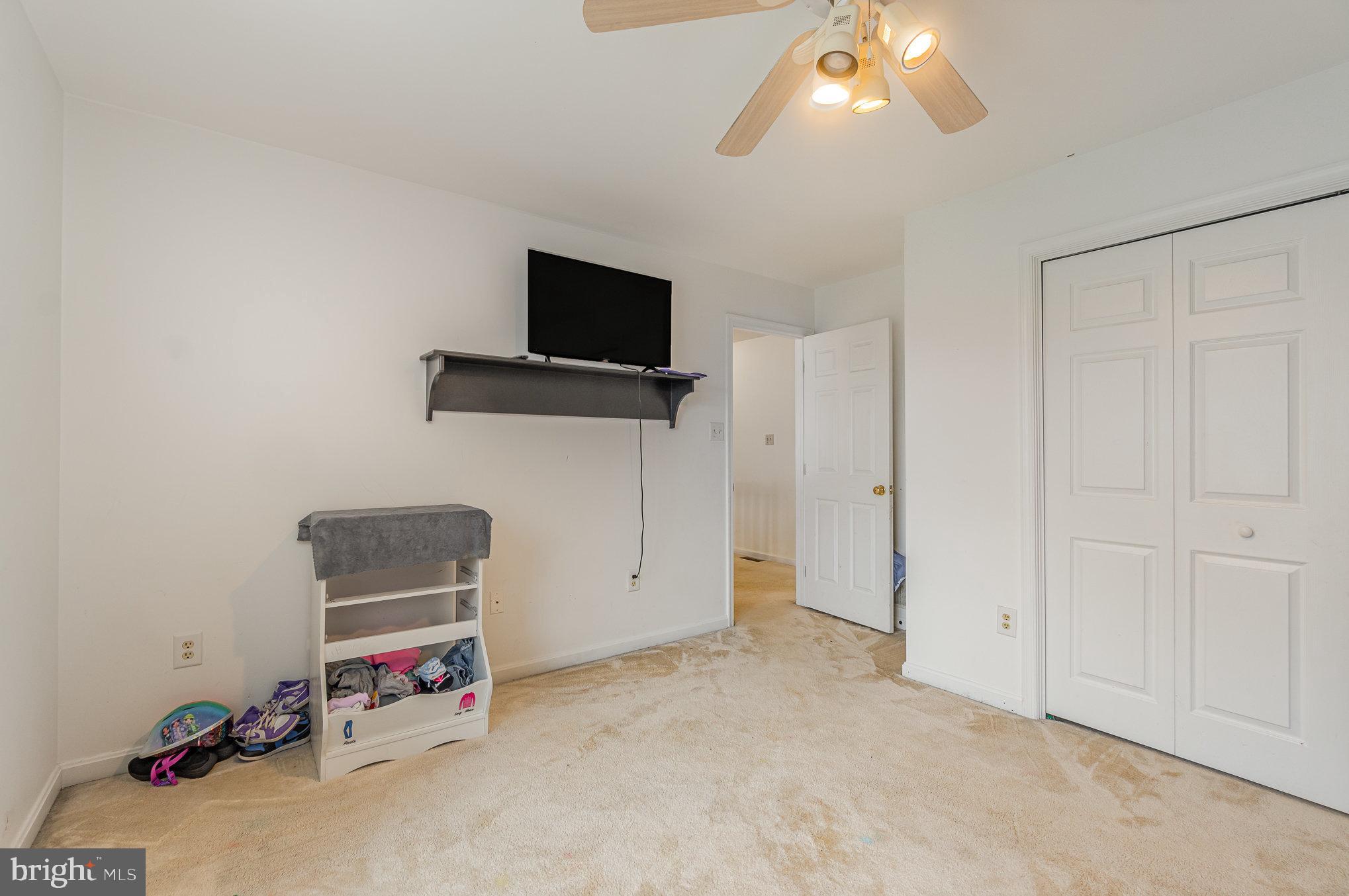 ROLLING HILLS ESTATES - Residential