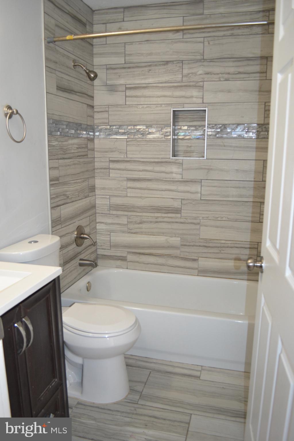 CONSTANT FRIENDSHIP - Residential Lease