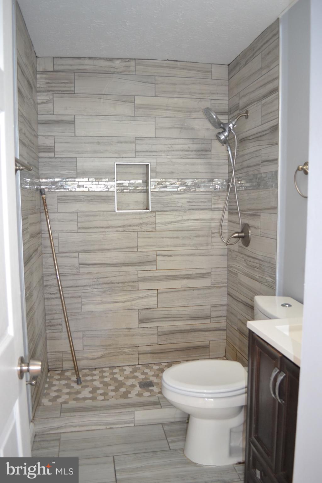 CONSTANT FRIENDSHIP - Residential Lease