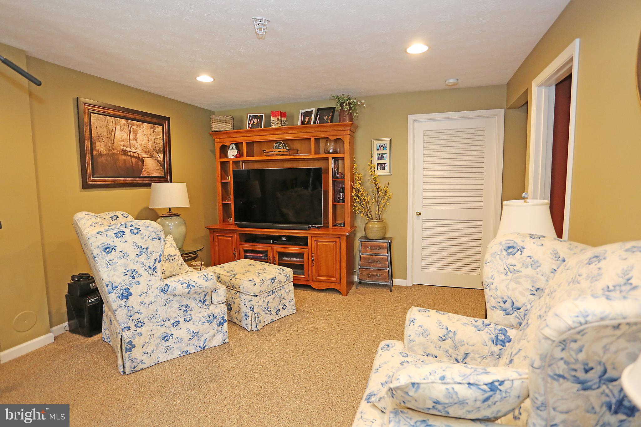 HOLLYWOODS POINT - Residential