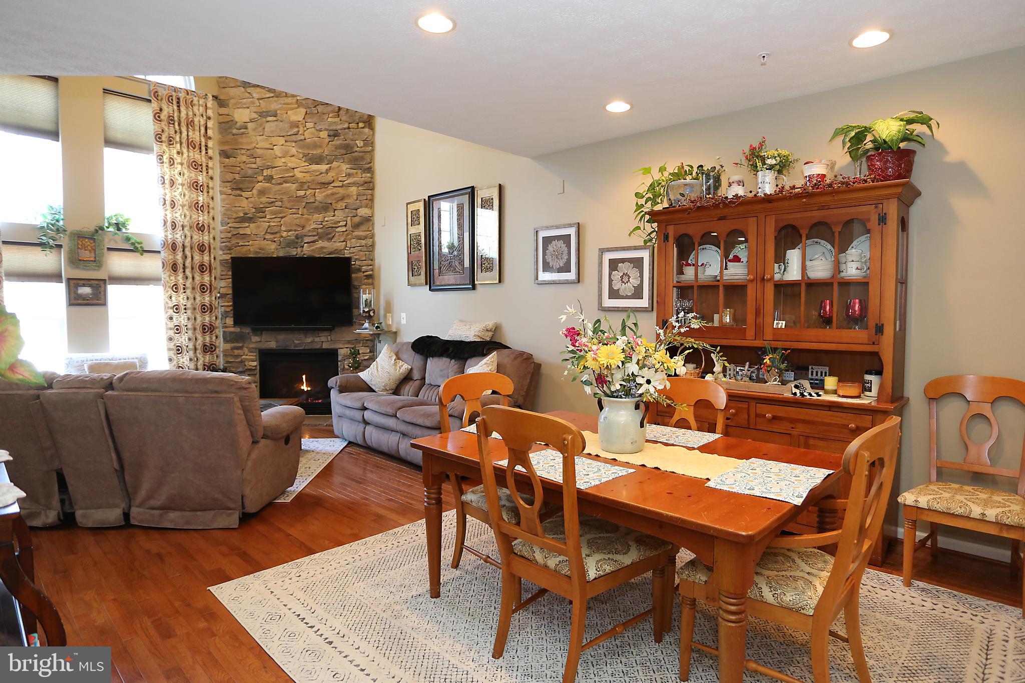 HOLLYWOODS POINT - Residential