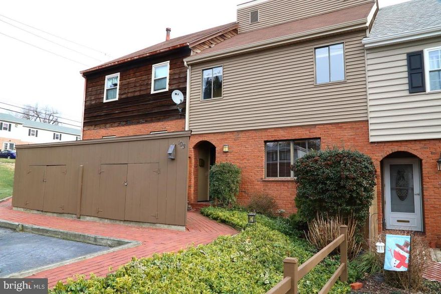 Beautiful move-in ready home in picturesque Marietta.  Hardwood floors throughout, updated kitchen and bathrooms and neutral decor.  Fenced yard with perennials, lovely view from the deck.  Home is very close to the scenic River Trail.