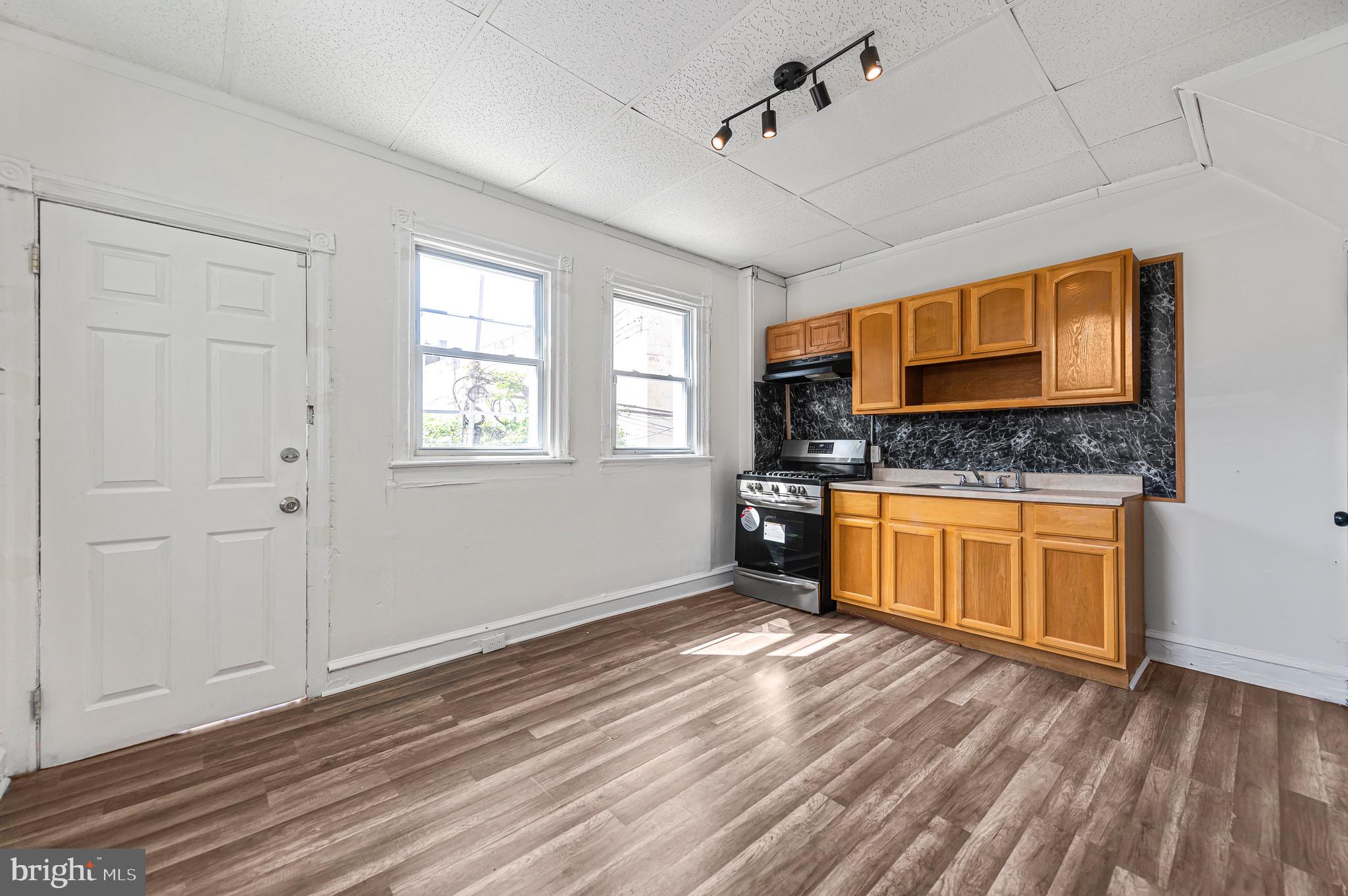 Wow what a great starter home or investment property! Improvements include a New top main roof in March 2023, Upgraded bathroom and plumbing May 2023
New fridge in July 2023 New stove in March 2024
New central AIR being installed May 2025.