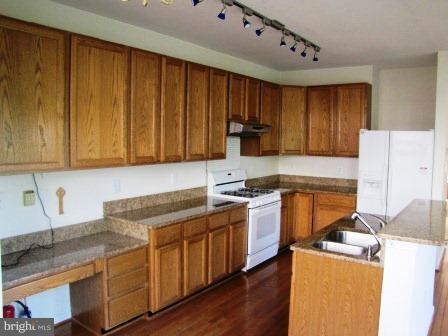 MCNAIR FARMS WEST - Residential Lease