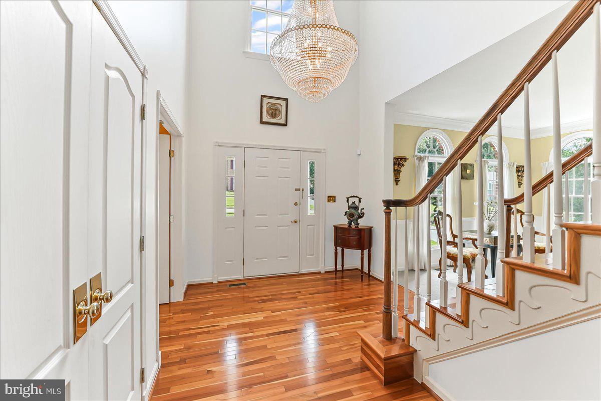 216 WALKER WAY