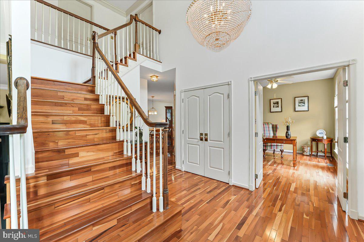 216 WALKER WAY