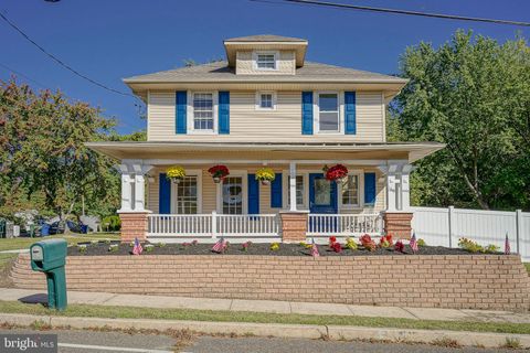 Photo of 166 E Evesham Road, CHERRY HILL, NJ 08003 (MLS # NJCD2102276)