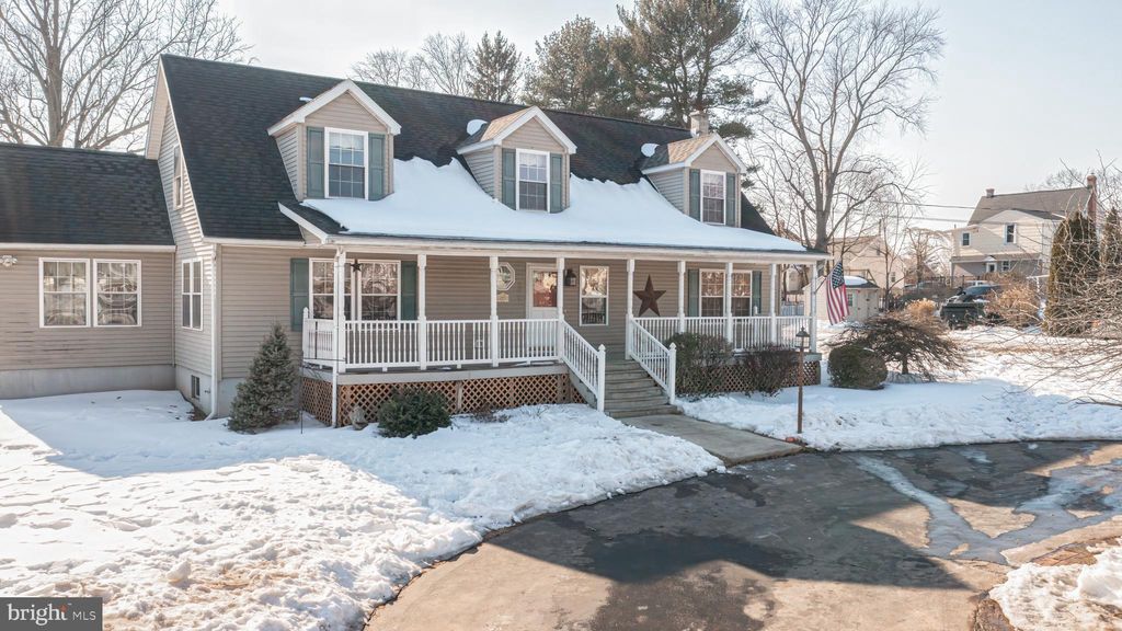 Photo of 655 S 4th Avenue, ROYERSFORD, PA 19468 (MLS # PAMC2167726)