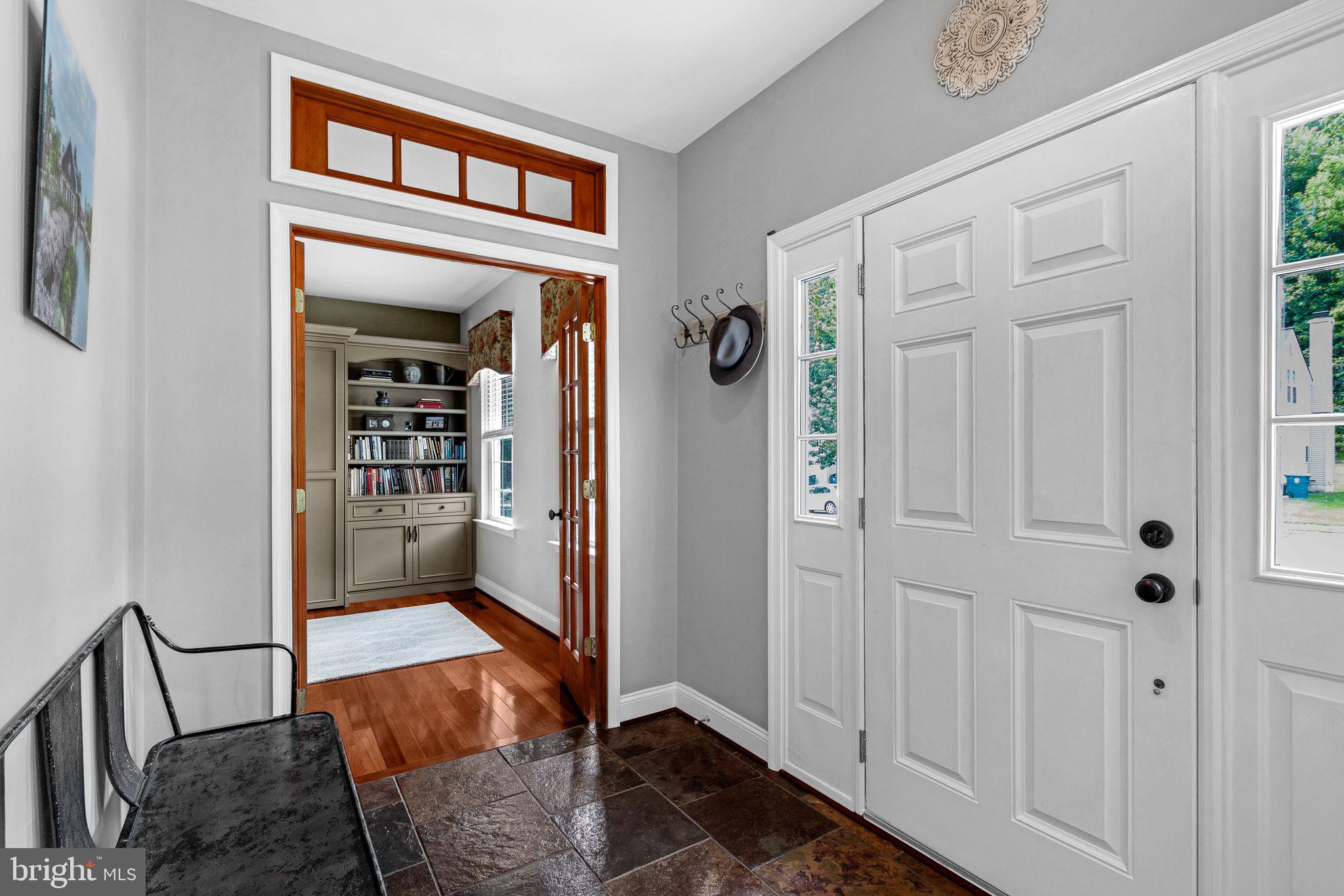 819 WINDRIDGE LANE