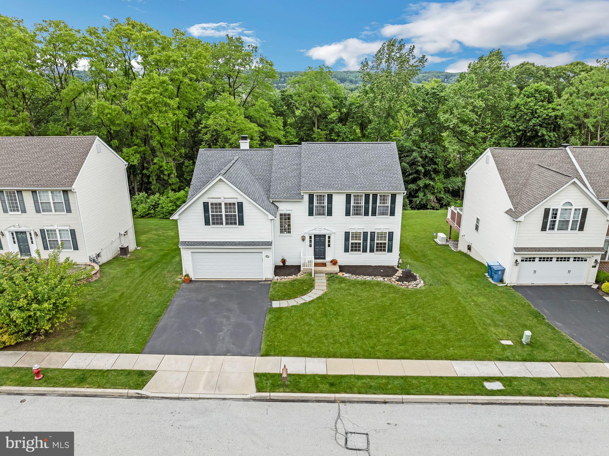 819 WINDRIDGE LANE