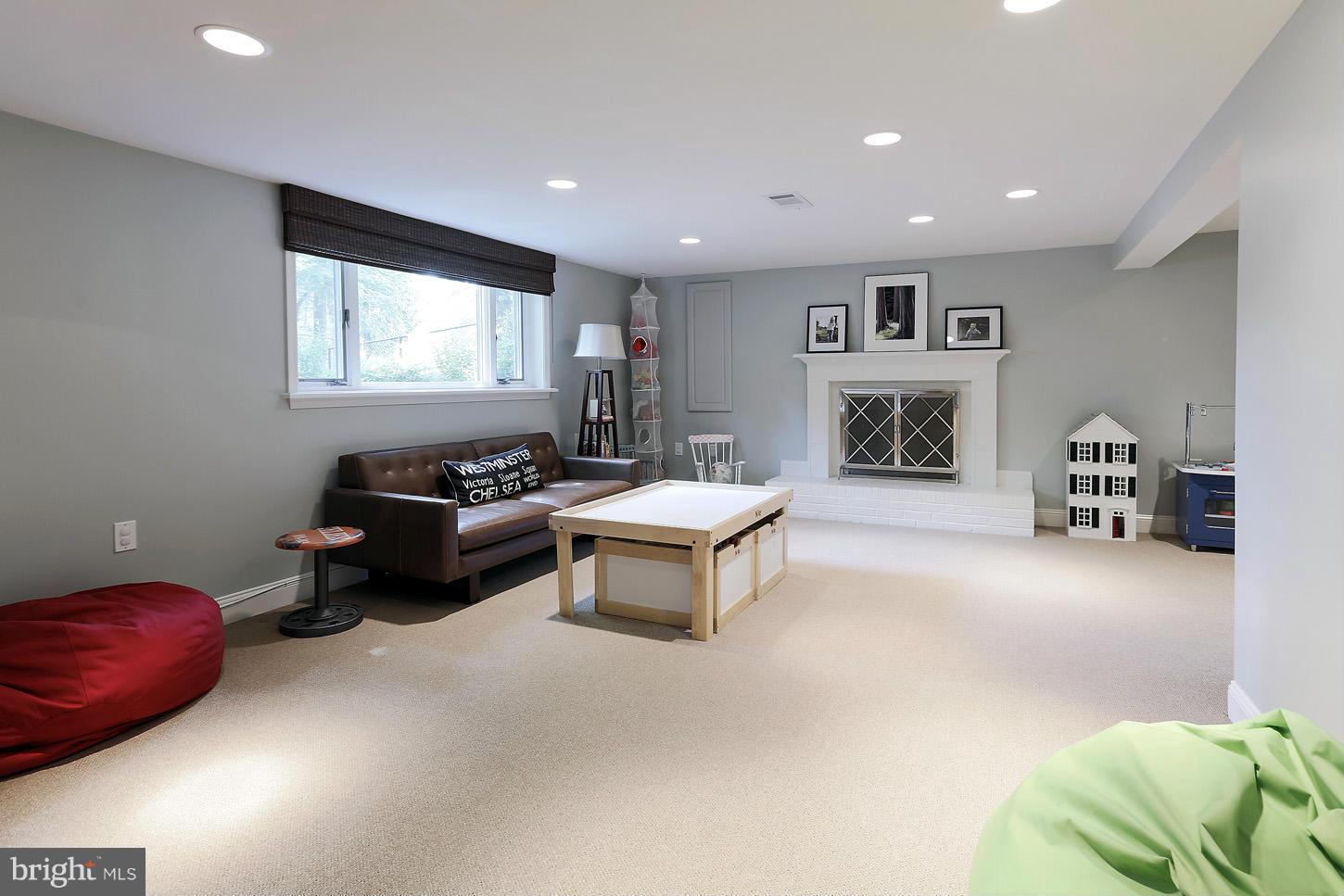 BROYHILL FOREST - Residential