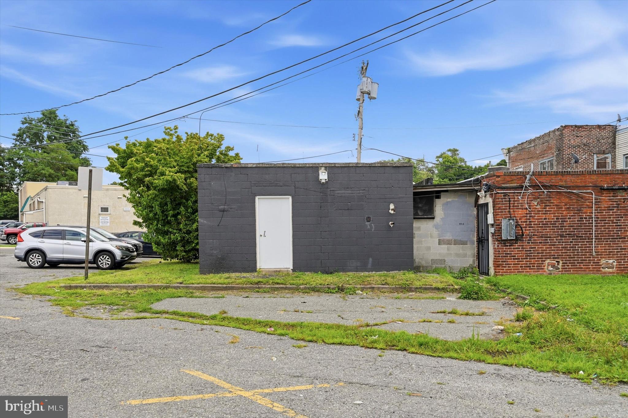 806 POWELL AVENUE
