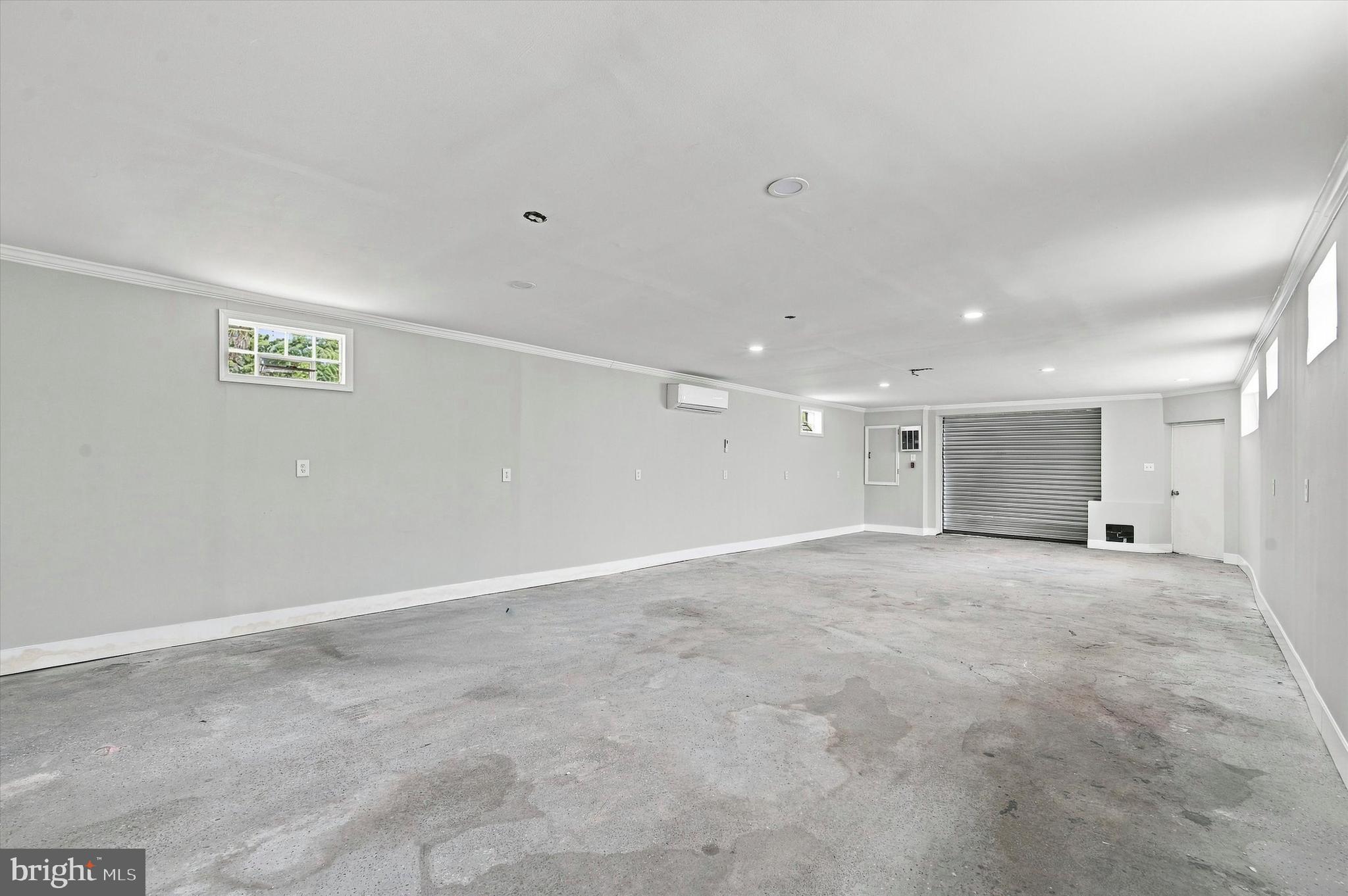 806 POWELL AVENUE