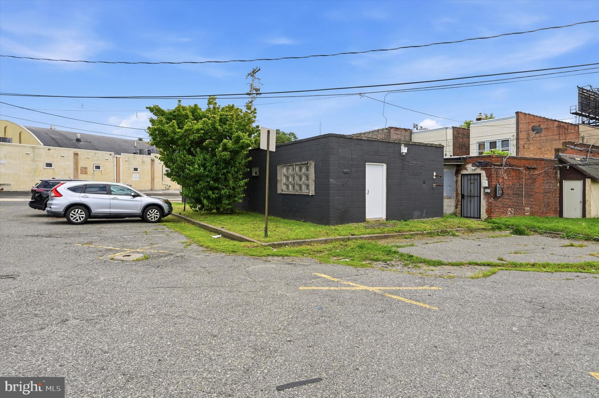 806 POWELL AVENUE