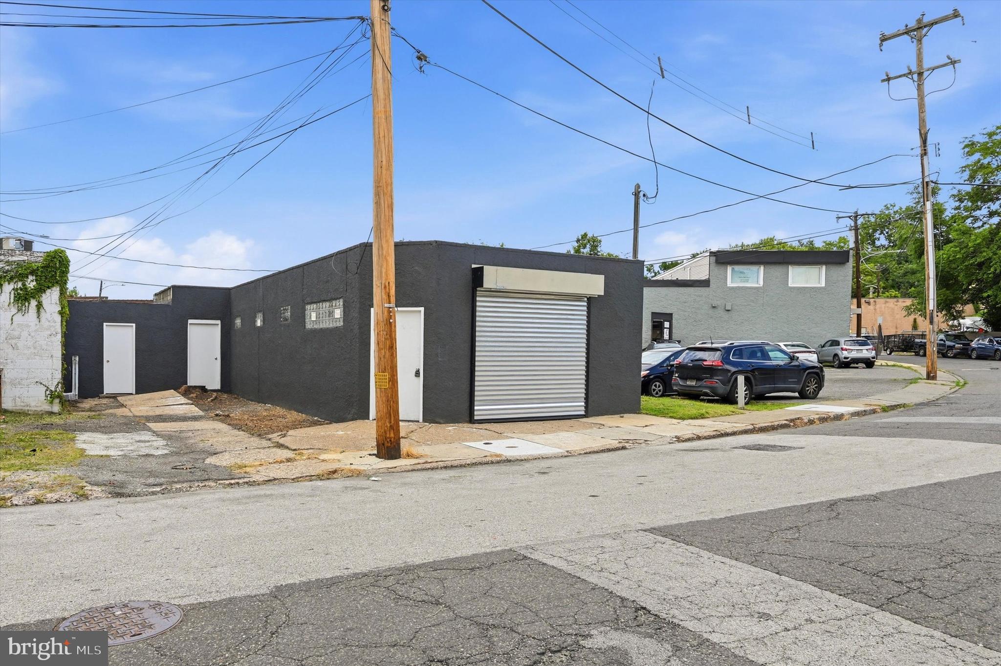 806 POWELL AVENUE