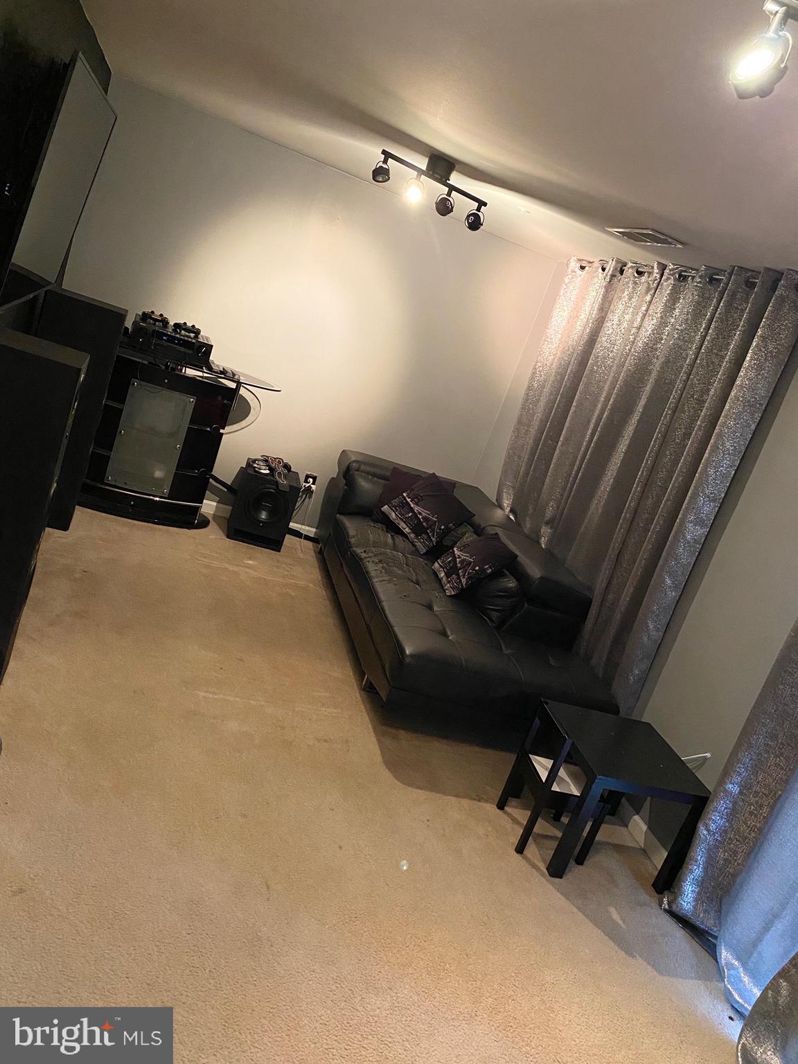 LONDON WOODS - Residential