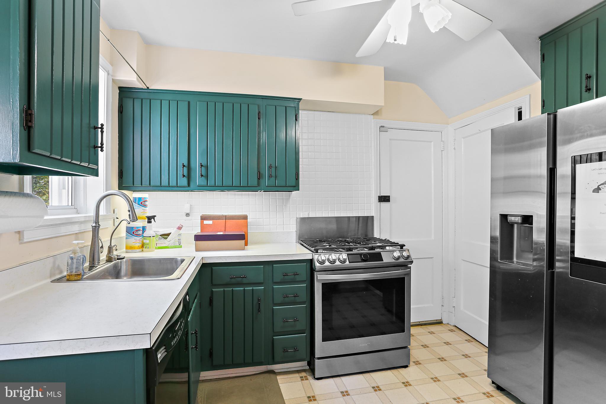 GLENVIEW - Residential Lease