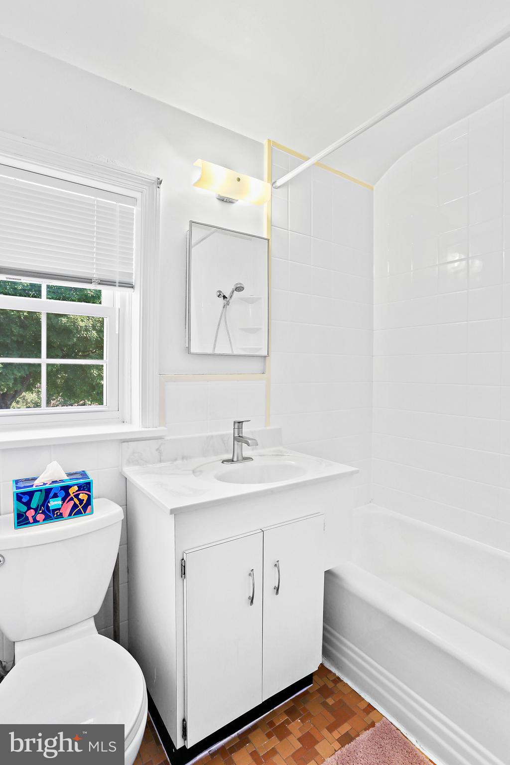 GLENVIEW - Residential Lease