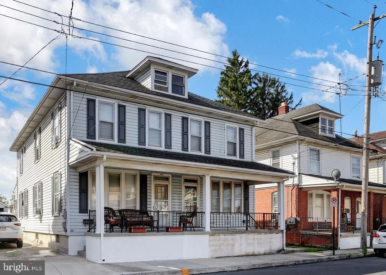 233 W Chestnut Street, Hanover, PA 17331