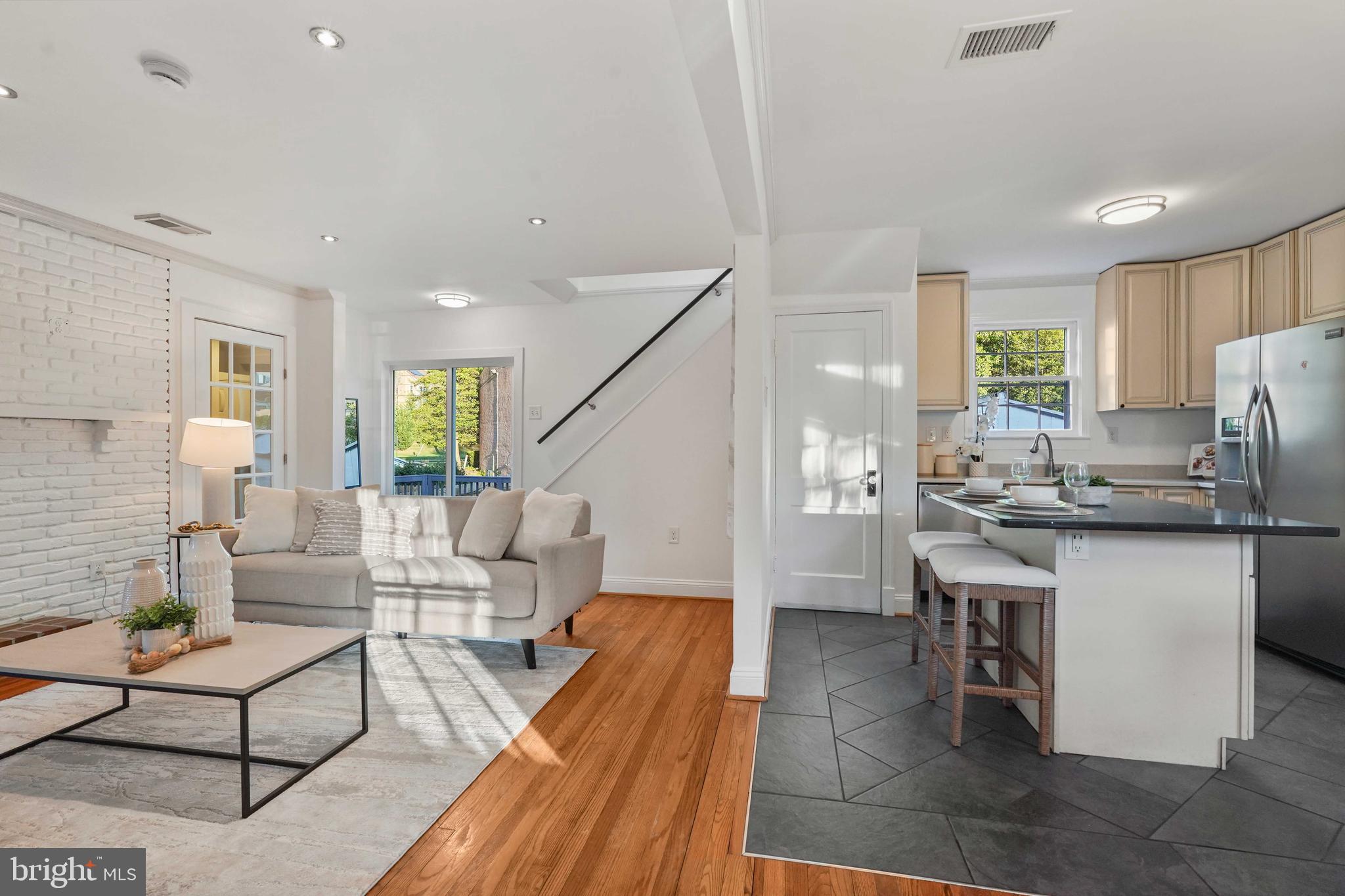 WOODSIDE - Residential