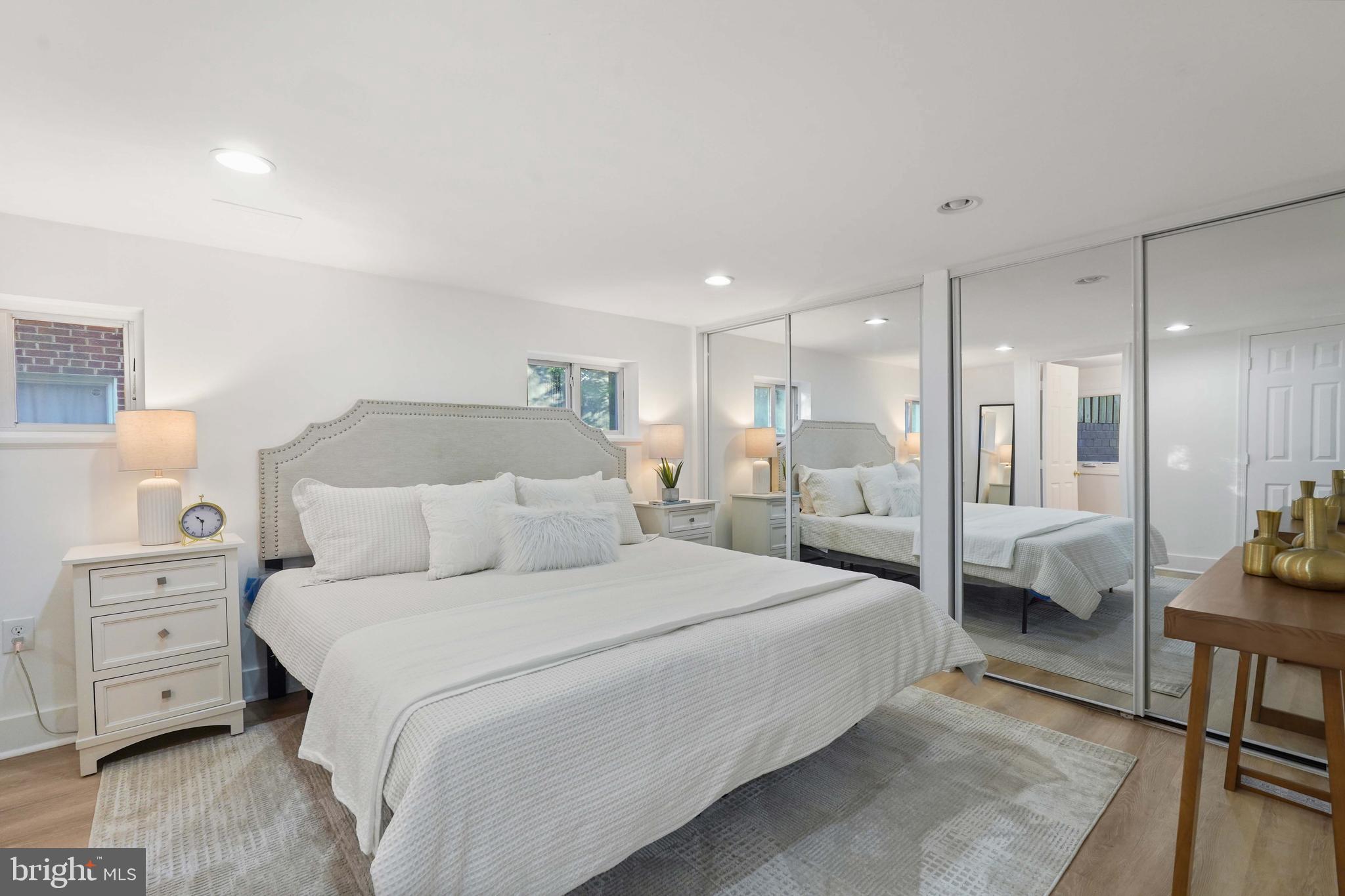 WOODSIDE - Residential