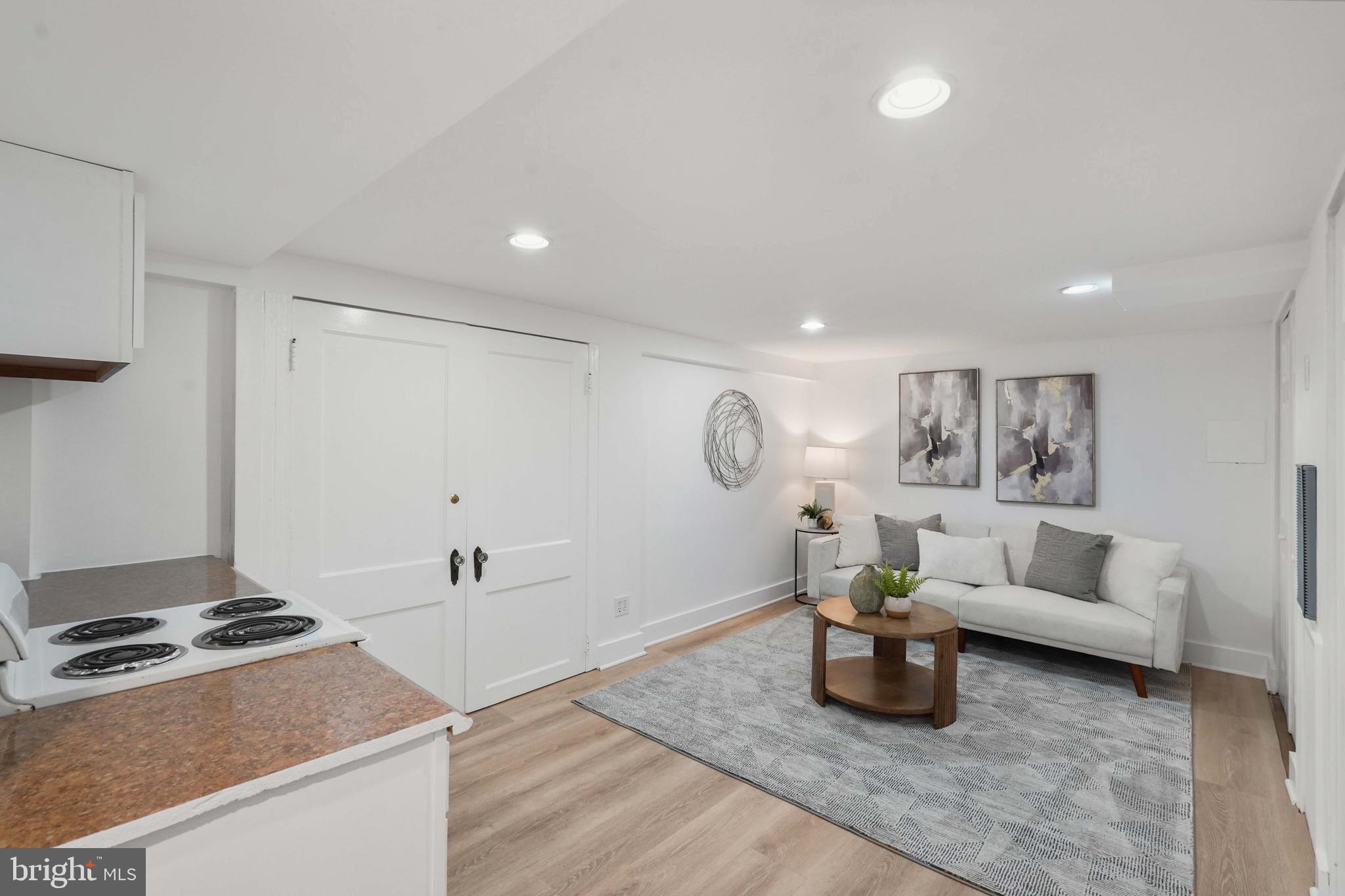 WOODSIDE - Residential