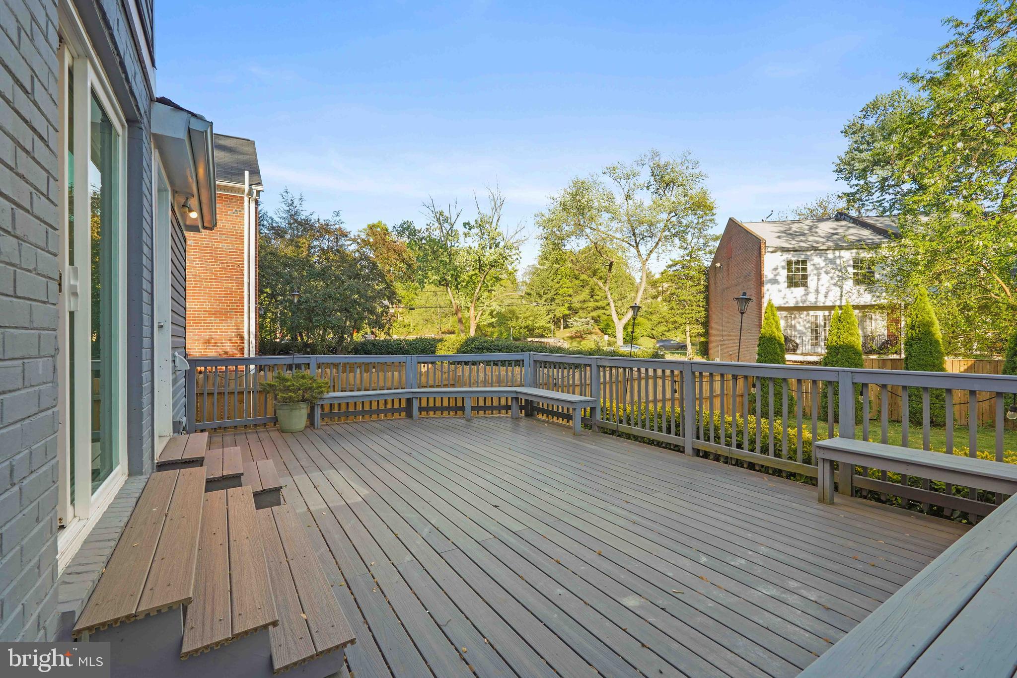 WOODSIDE - Residential