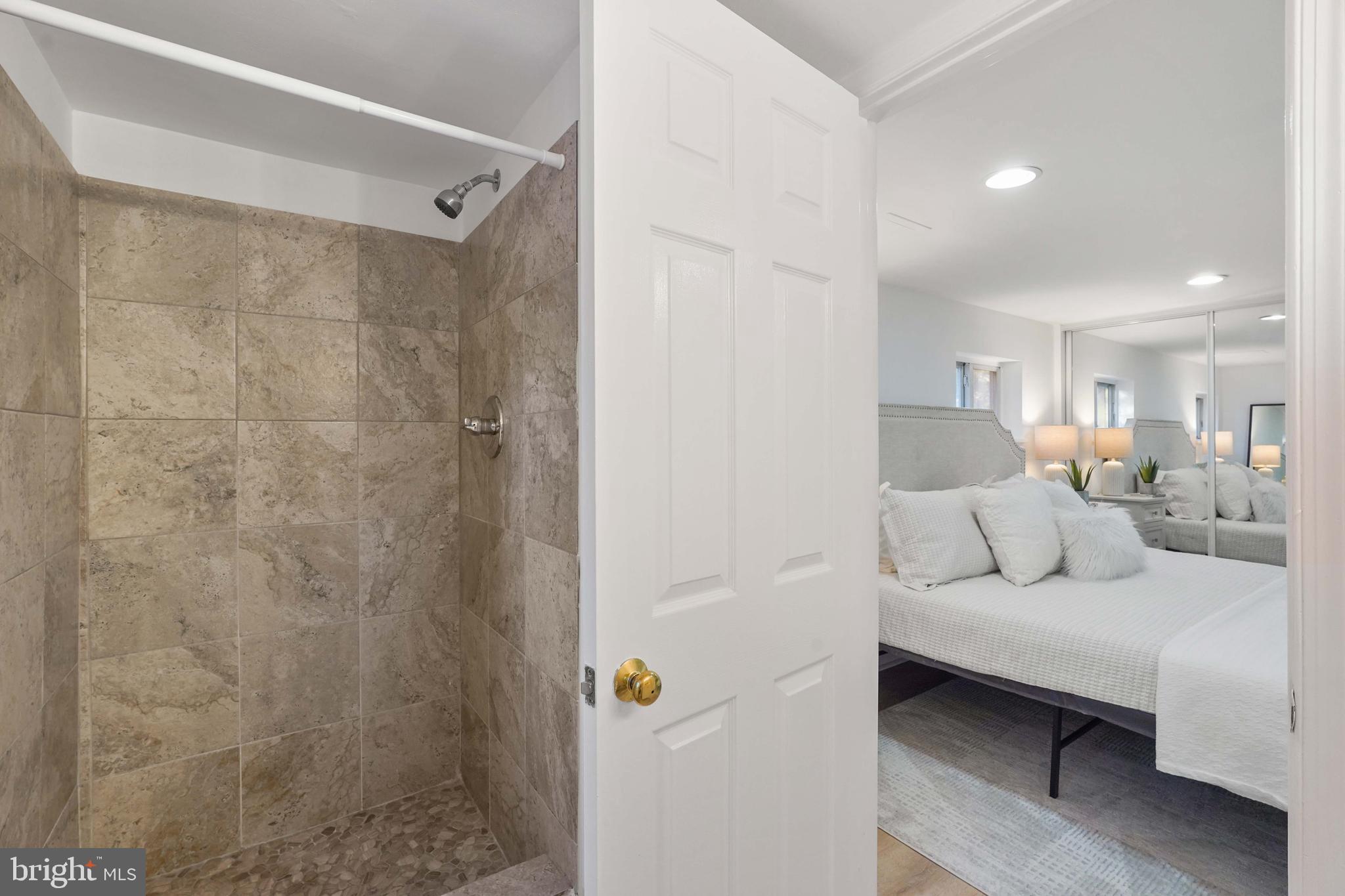 WOODSIDE - Residential