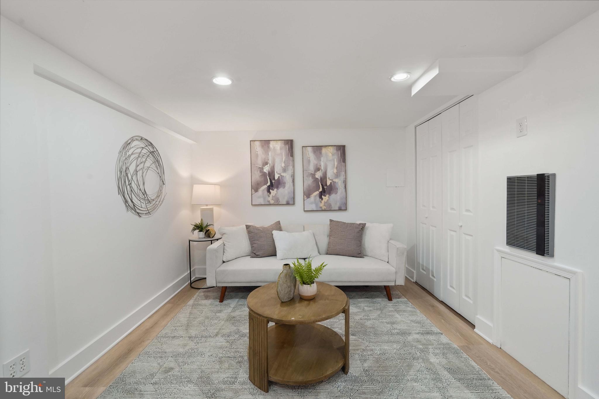 WOODSIDE - Residential