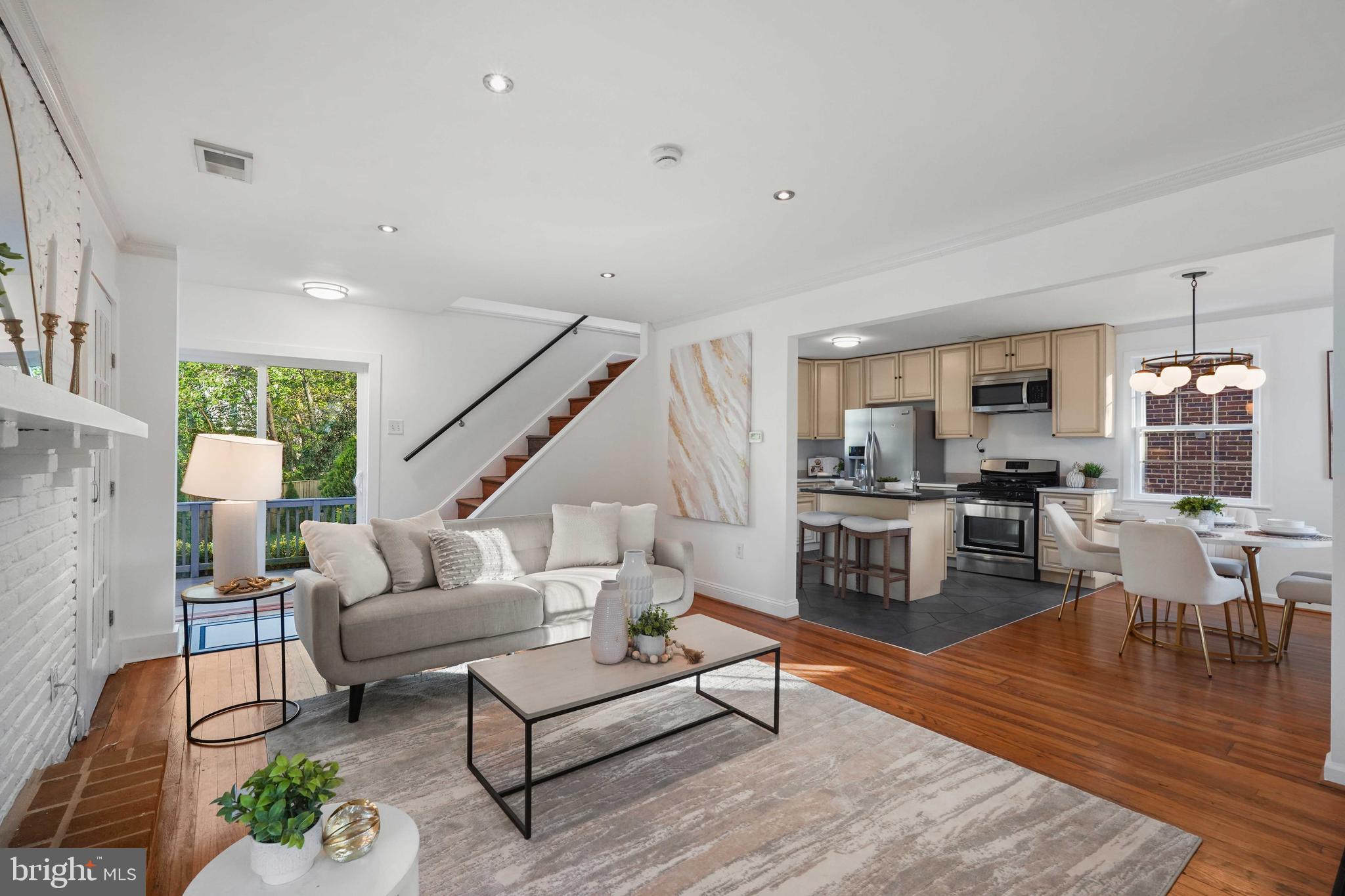 WOODSIDE - Residential