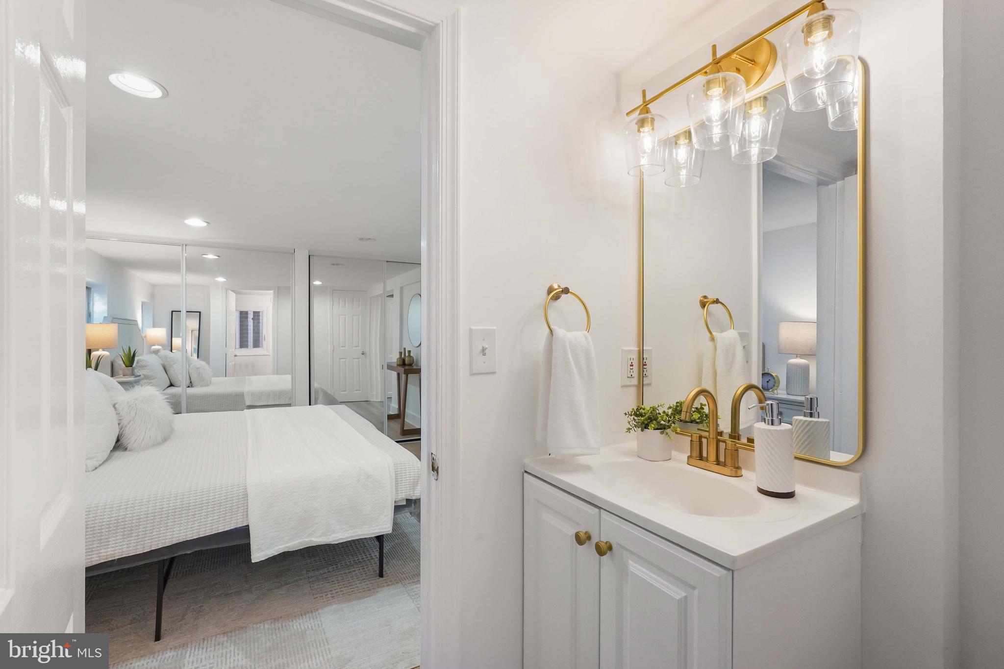 WOODSIDE - Residential